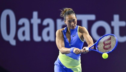 WTA印第安维尔斯站首战出局，里巴暂离对郑钦文影响显著|巴格达蒂斯|女单|教练|赛季|合作_新浪新闻